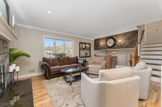 1 Oakwood Ter, Washington Boro, NJ 07882