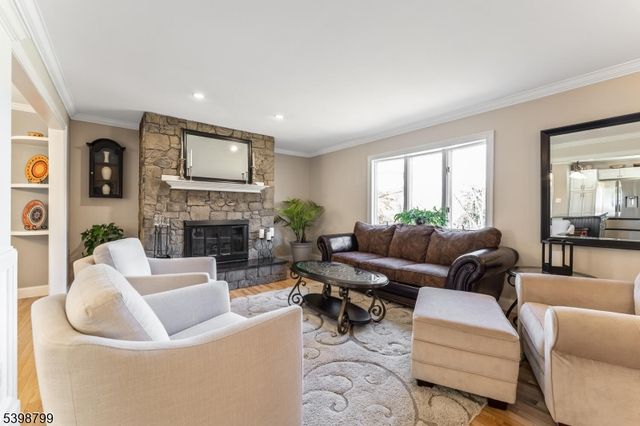 1 Oakwood Ter, Washington Boro, NJ 07882