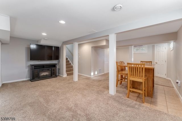 1 Oakwood Ter, Washington Boro, NJ 07882