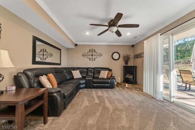 1 Oakwood Ter, Washington Boro, NJ 07882