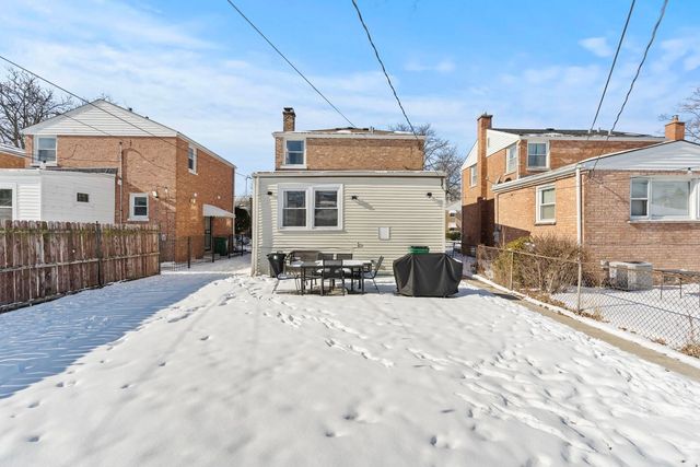 2023 S 23rd Avenue, Broadview, IL 60155