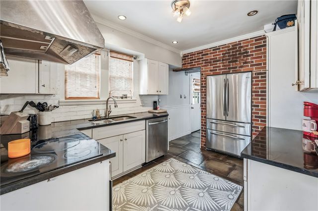 371 Case Ave, Sharon, PA 16146