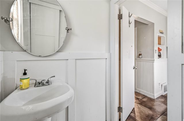 371 Case Ave, Sharon, PA 16146