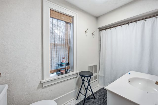 371 Case Ave, Sharon, PA 16146