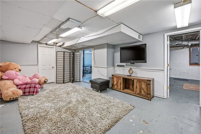 371 Case Ave, Sharon, PA 16146