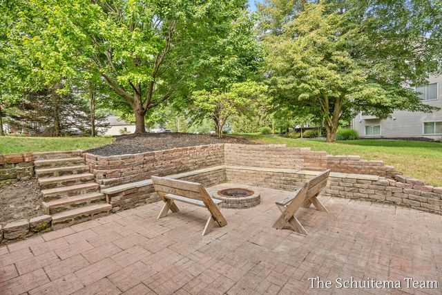 6219 Walton Heath Drive, Georgetown Twp, MI 49426