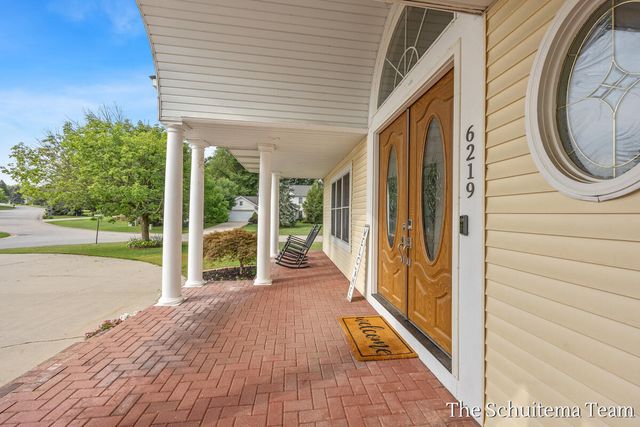 6219 Walton Heath Drive, Georgetown Twp, MI 49426