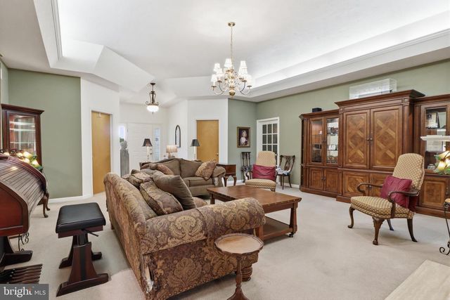 33 WARM BREEZE CT, Hanover, PA 17331