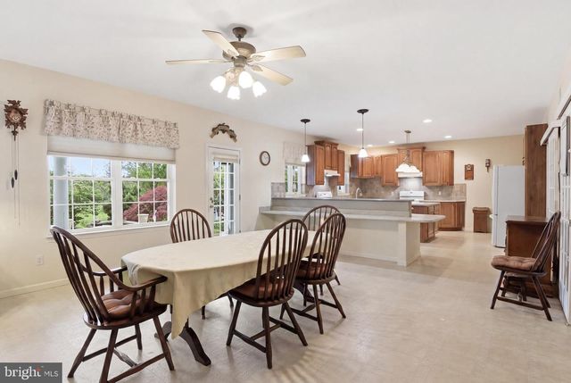 33 WARM BREEZE CT, Hanover, PA 17331