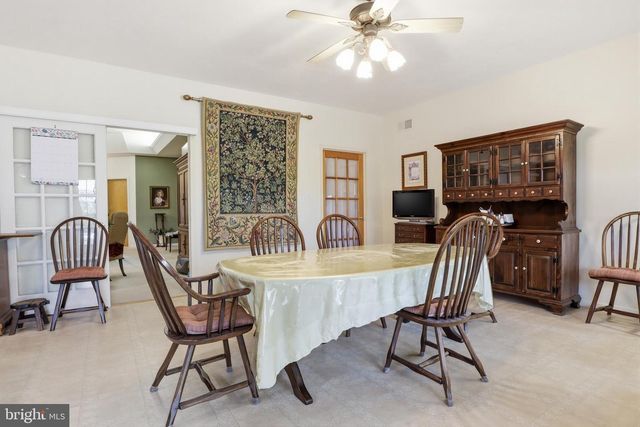 33 WARM BREEZE CT, Hanover, PA 17331