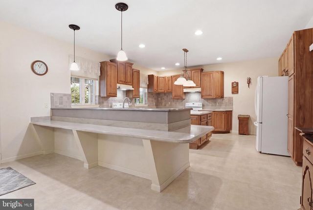 33 WARM BREEZE CT, Hanover, PA 17331