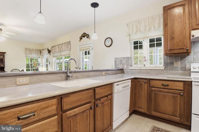 33 WARM BREEZE CT, Hanover, PA 17331