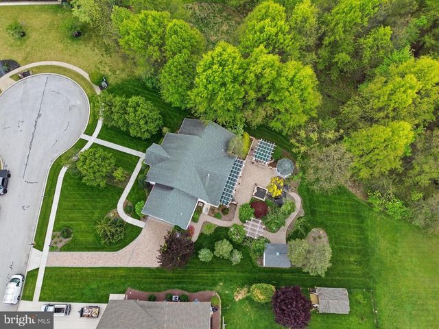 33 WARM BREEZE CT, Hanover, PA 17331