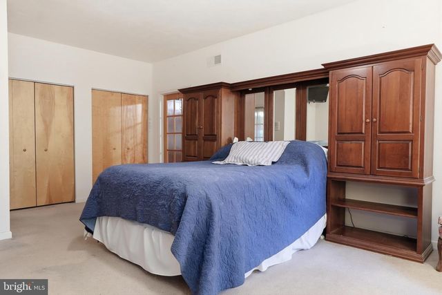 33 WARM BREEZE CT, Hanover, PA 17331