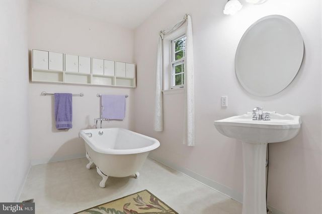33 WARM BREEZE CT, Hanover, PA 17331