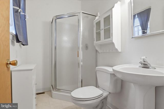 33 WARM BREEZE CT, Hanover, PA 17331