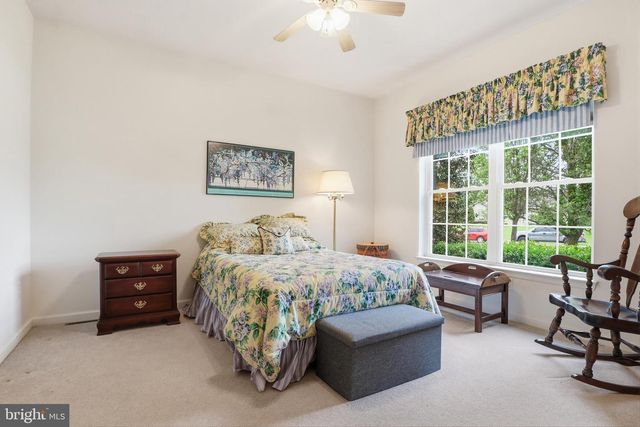 33 WARM BREEZE CT, Hanover, PA 17331