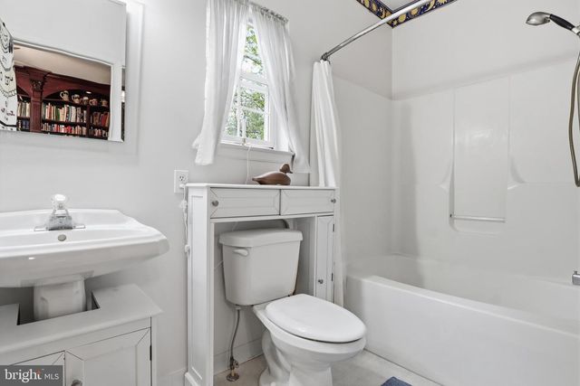 33 WARM BREEZE CT, Hanover, PA 17331