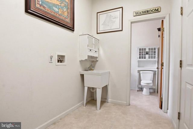 33 WARM BREEZE CT, Hanover, PA 17331