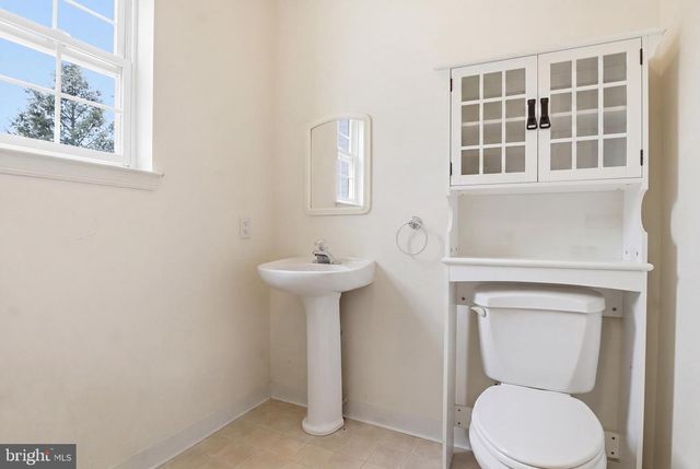 33 WARM BREEZE CT, Hanover, PA 17331