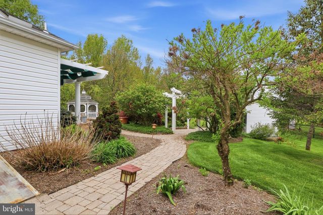 33 WARM BREEZE CT, Hanover, PA 17331