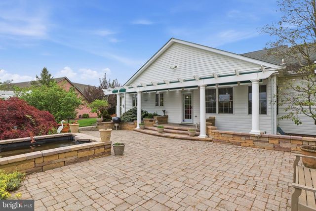 33 WARM BREEZE CT, Hanover, PA 17331