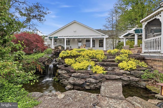 33 WARM BREEZE CT, Hanover, PA 17331