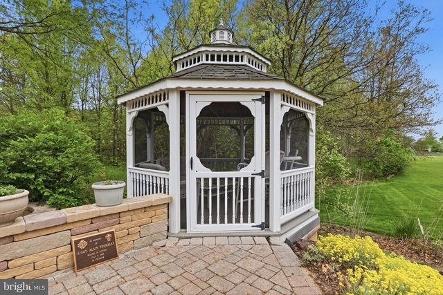 33 WARM BREEZE CT, Hanover, PA 17331