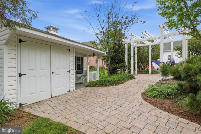 33 WARM BREEZE CT, Hanover, PA 17331