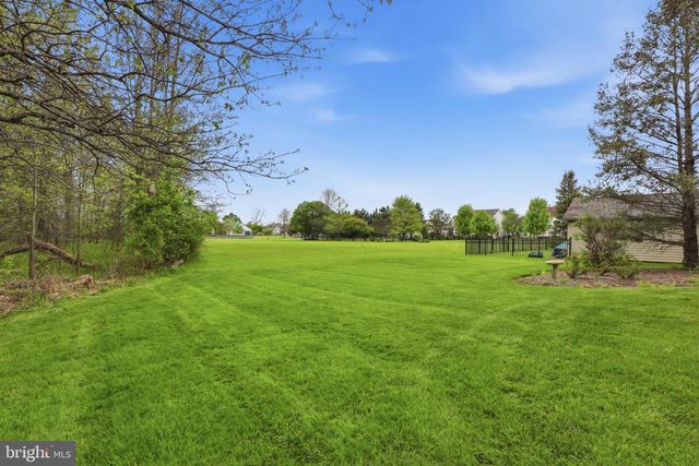 33 WARM BREEZE CT, Hanover, PA 17331