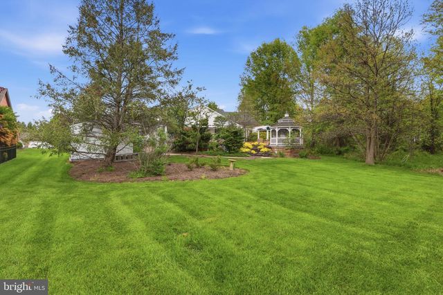 33 WARM BREEZE CT, Hanover, PA 17331