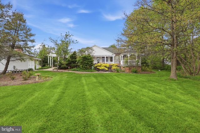 33 WARM BREEZE CT, Hanover, PA 17331