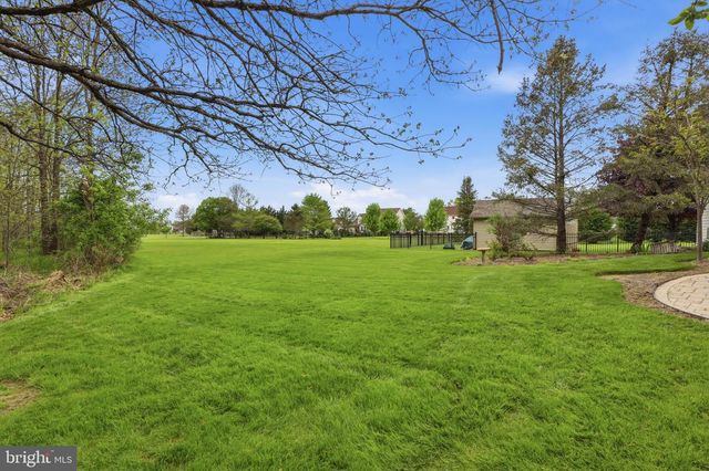 33 WARM BREEZE CT, Hanover, PA 17331