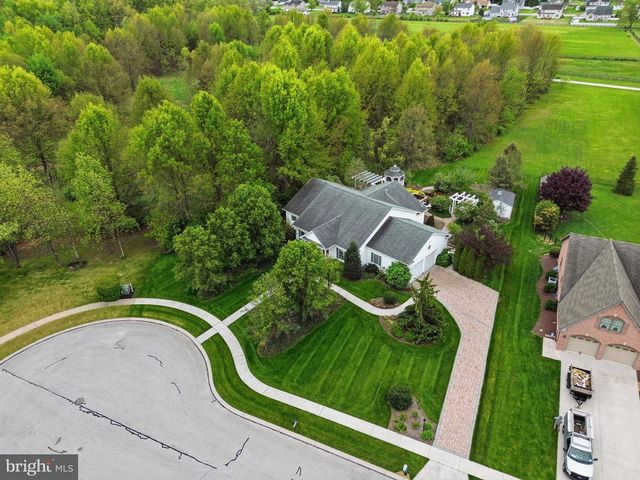 33 WARM BREEZE CT, Hanover, PA 17331