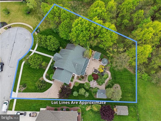33 WARM BREEZE CT, Hanover, PA 17331