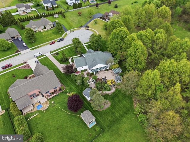 33 WARM BREEZE CT, Hanover, PA 17331