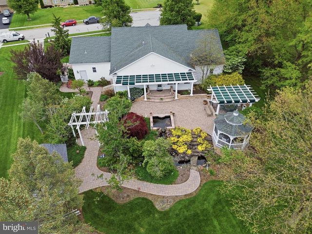 33 WARM BREEZE CT, Hanover, PA 17331
