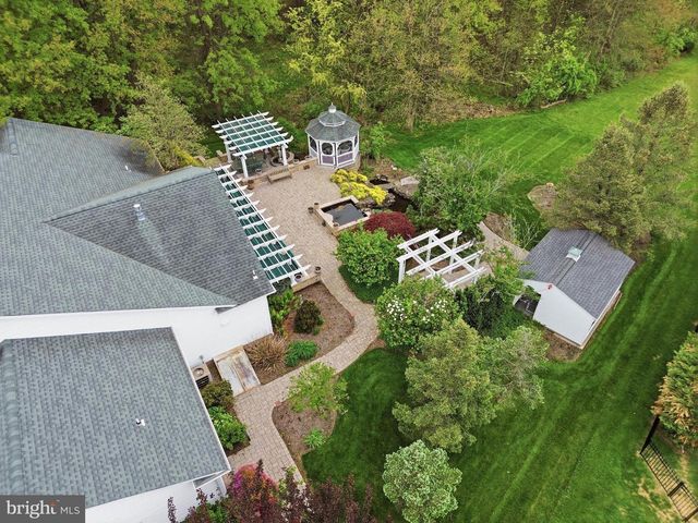 33 WARM BREEZE CT, Hanover, PA 17331