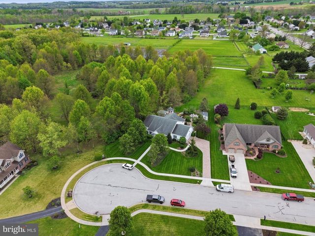 33 WARM BREEZE CT, Hanover, PA 17331