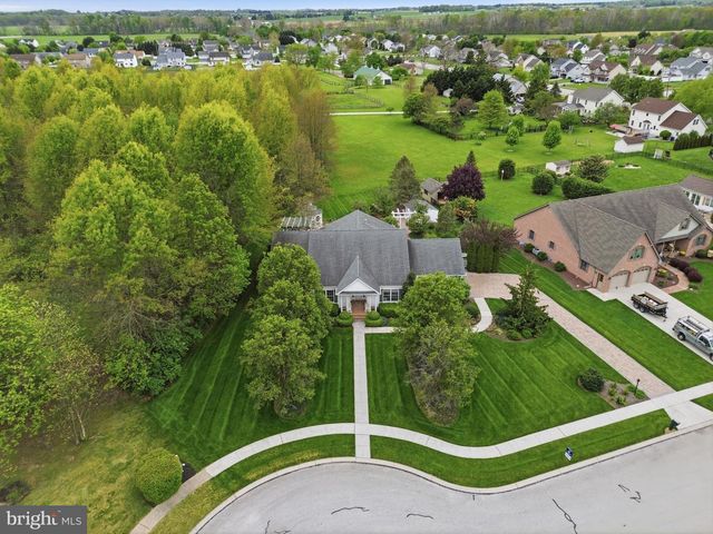 33 WARM BREEZE CT, Hanover, PA 17331