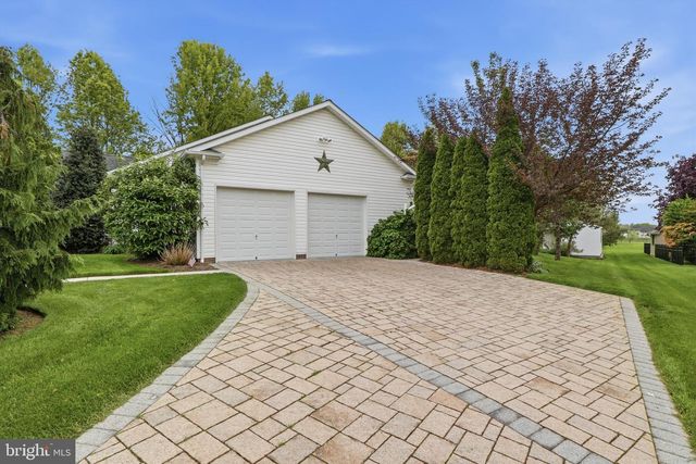 33 WARM BREEZE CT, Hanover, PA 17331