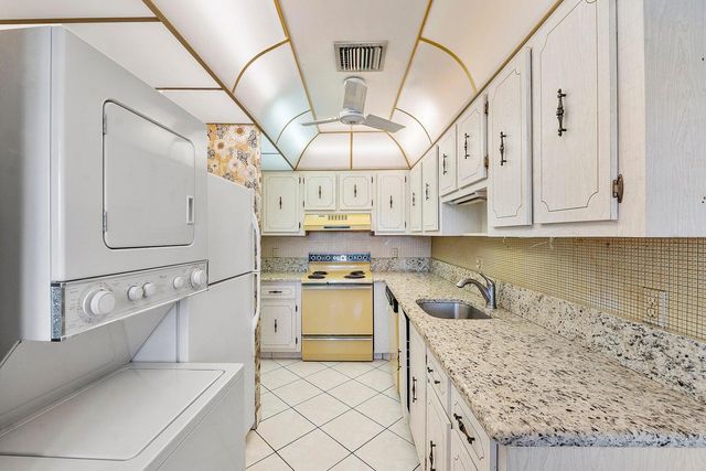 1141 VIOLET Terrace 101, Delray Beach, FL 33445