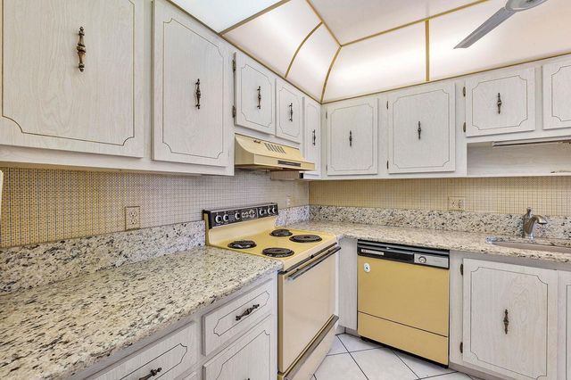 1141 VIOLET Terrace 101, Delray Beach, FL 33445