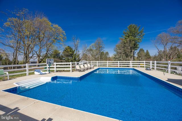 820 SHARPLESS RD, Hockessin, DE 19707