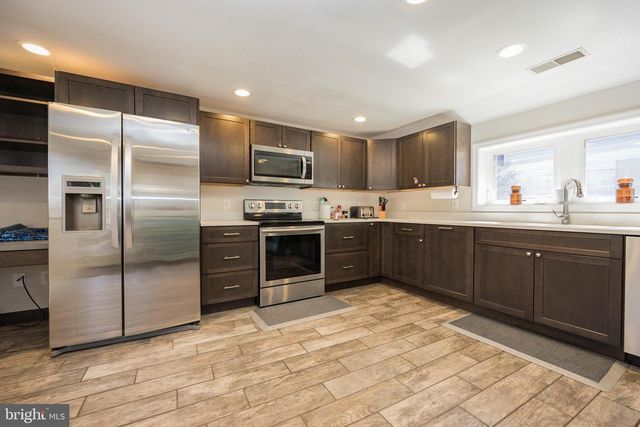 820 SHARPLESS RD, Hockessin, DE 19707