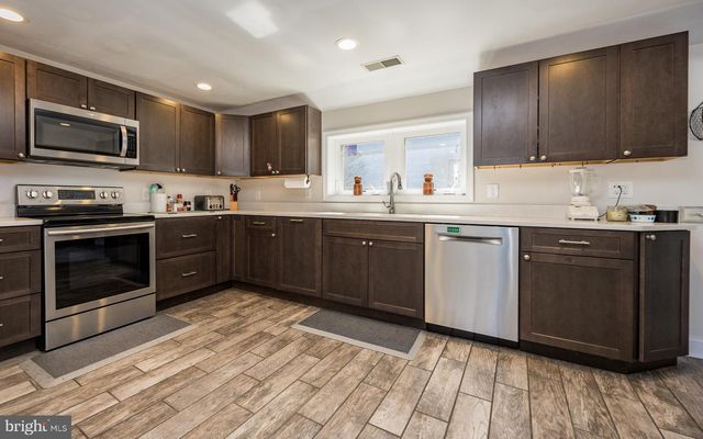 820 SHARPLESS RD, Hockessin, DE 19707