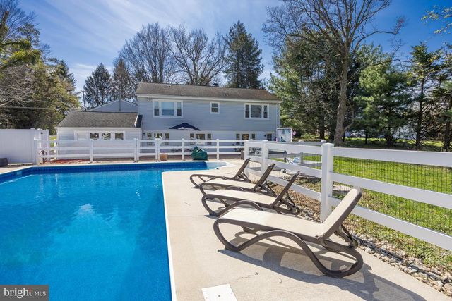 820 SHARPLESS RD, Hockessin, DE 19707