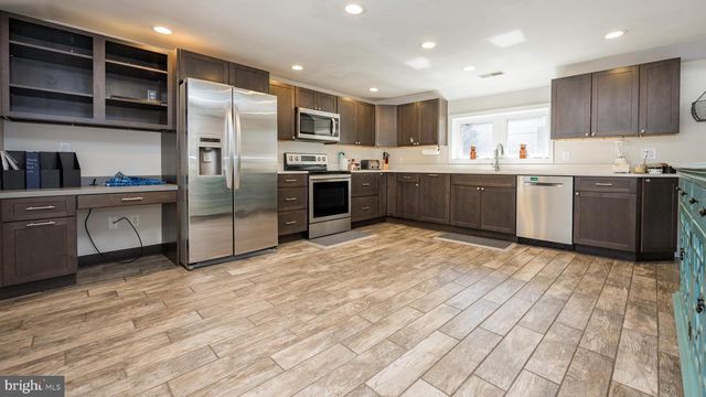 820 SHARPLESS RD, Hockessin, DE 19707