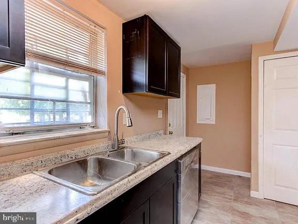 Image 10 of property listing at 1309 E MADISON ST, Baltimore, MD 21205