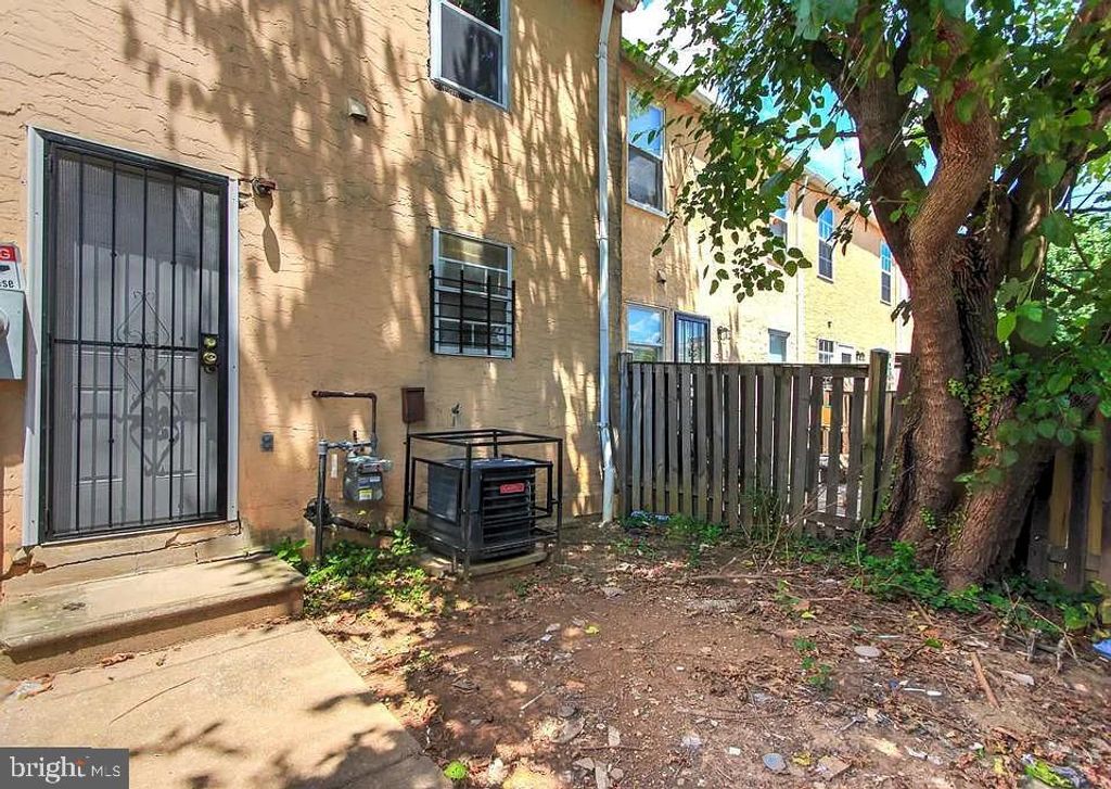 Image 18 of property listing at 1309 E MADISON ST, Baltimore, MD 21205